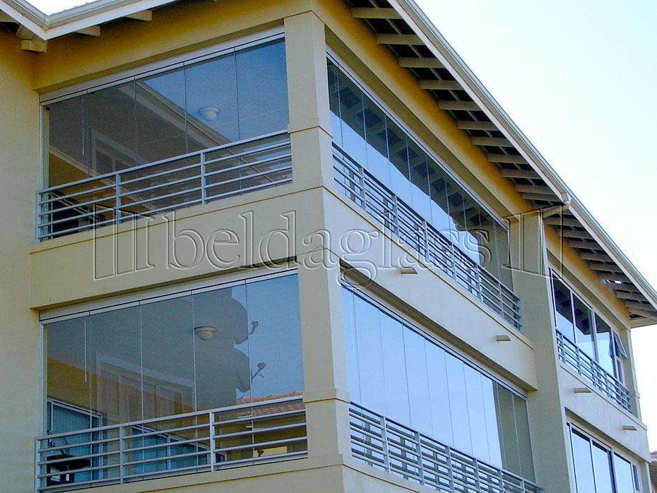 cerramientos de balcones con cortinas de cristal