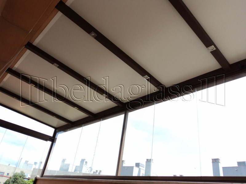 Panel sándwich roofs for penthouses, terraces or patios